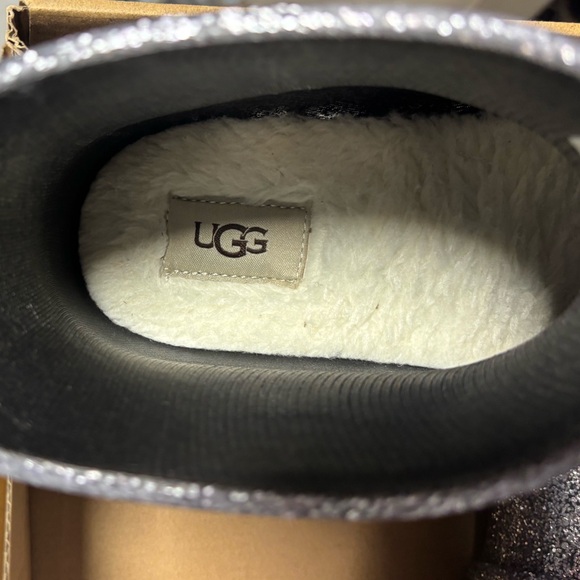UGG - Picture 3 of 4